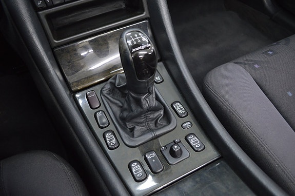 Mercedes-Benz CLK200 13 of 19