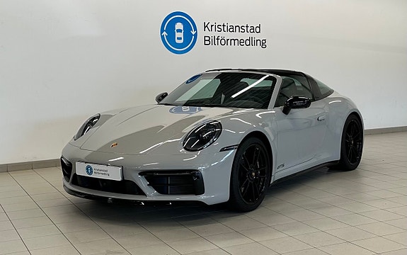 Porsche 911 Targa 4 GTS 2 of 15