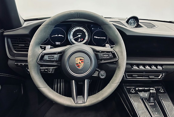Porsche 911 Targa 4 GTS 13 of 15