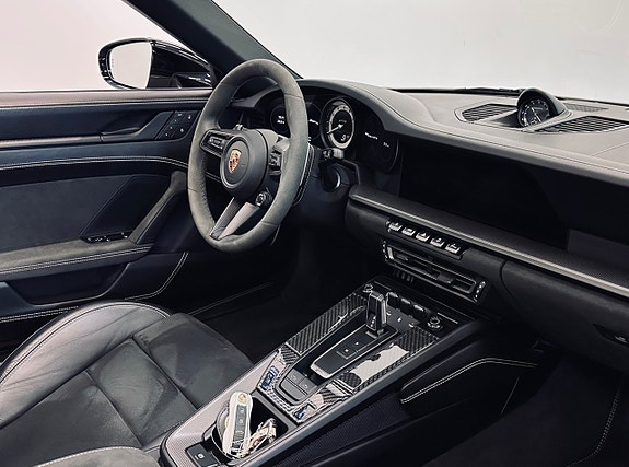 Porsche 911 Targa 4 GTS 12 of 15