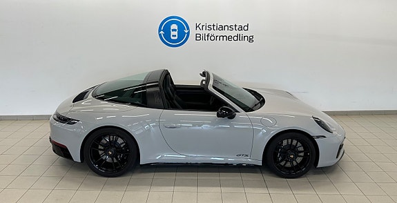 Porsche 911 Targa 4 GTS 9 of 15