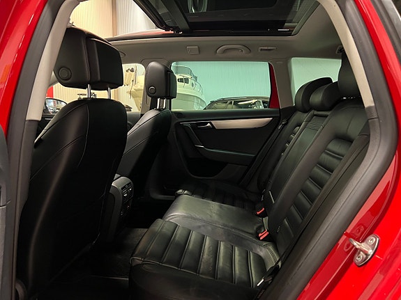 Volkswagen Passat Alltrack 17 of 27