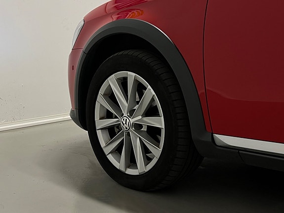 Volkswagen Passat Alltrack 9 of 27