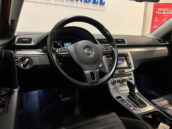 Volkswagen Passat Alltrack 16 of 27