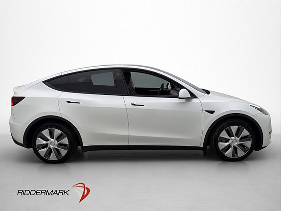 Tesla Model Y 10 of 30