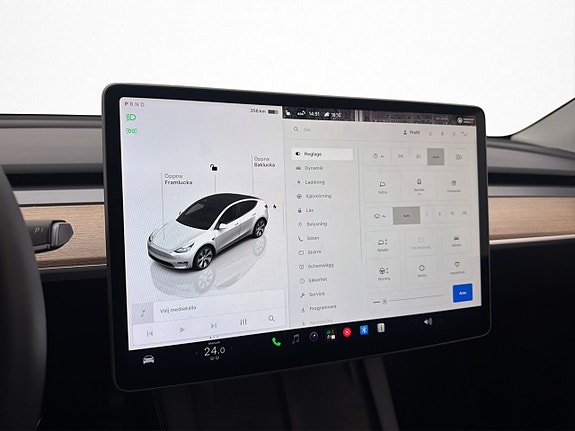 Tesla Model Y 21 of 30