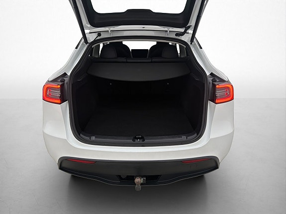 Tesla Model Y 12 of 30