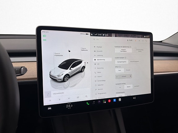 Tesla Model Y 23 of 30