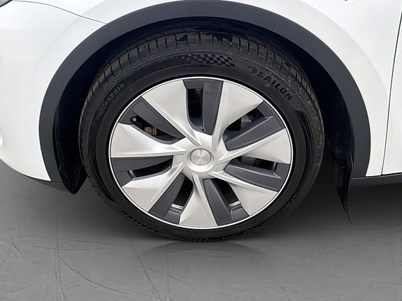 Tesla Model Y 30 of 30