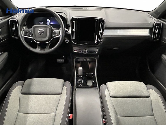 Volvo XC40 14 of 16