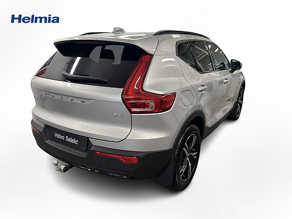 Volvo XC40 8 of 16