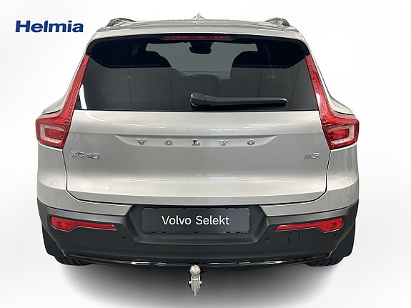 Volvo XC40 9 of 16