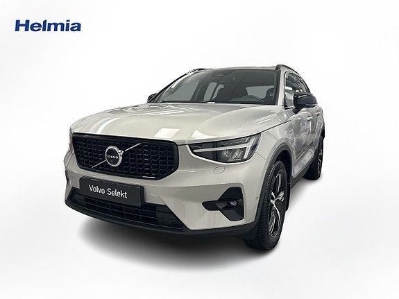 Volvo XC40 3 of 16
