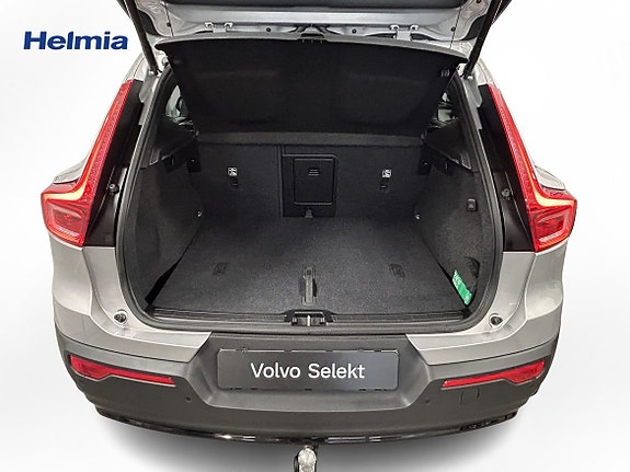 Volvo XC40 11 of 16