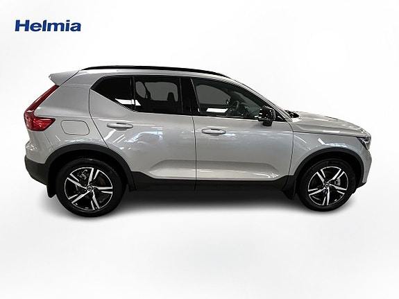 Volvo XC40 6 of 16
