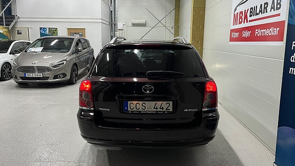 Toyota Avensis 8 of 26
