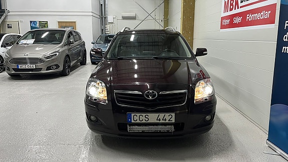 Toyota Avensis 3 of 26