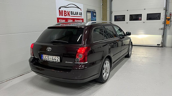 Toyota Avensis 7 of 26