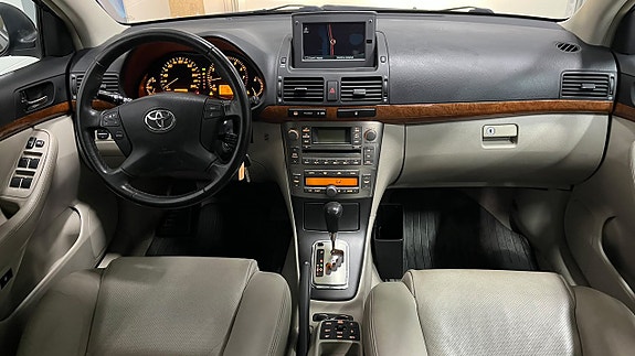 Toyota Avensis 13 of 26