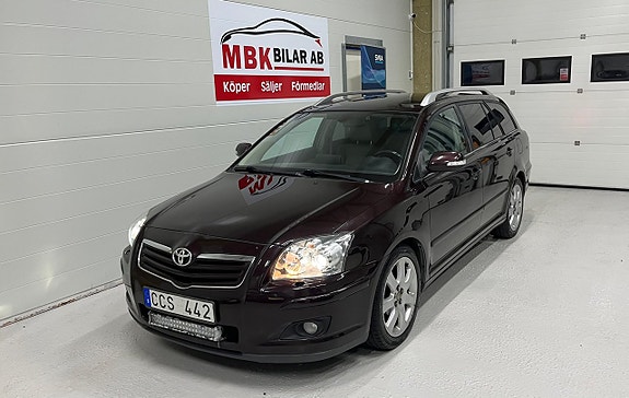 Toyota Avensis 4 of 26