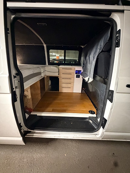Volkswagen Transporter T30 (T5) 2 of 8
