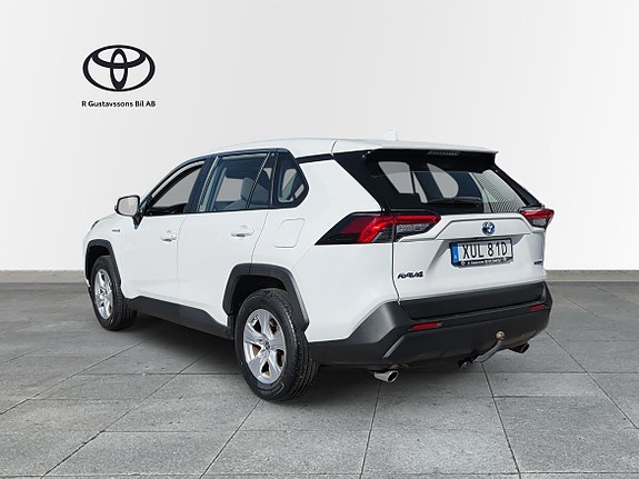 Toyota RAV4 2 of 10