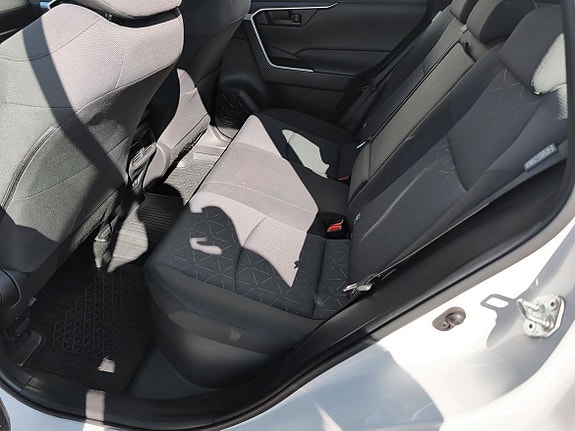 Toyota RAV4 7 of 10