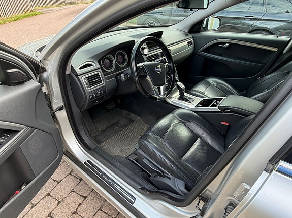 Volvo V70 6 of 12