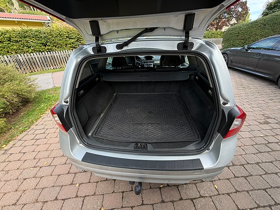 Volvo V70 8 of 12