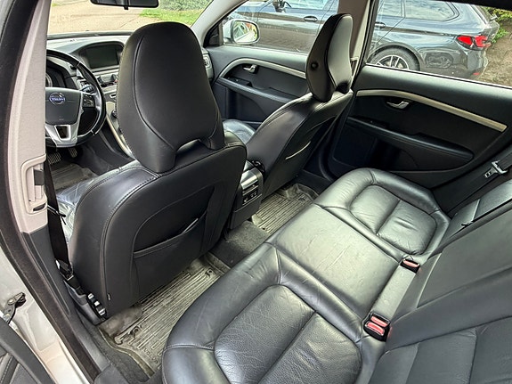 Volvo V70 7 of 12