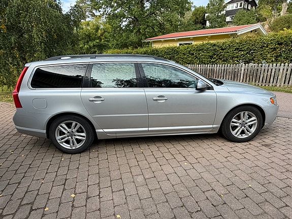 Volvo V70 4 of 12