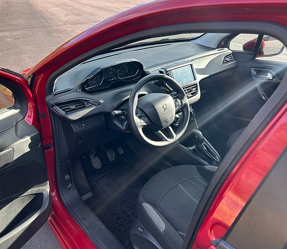Peugeot 208 5 of 7