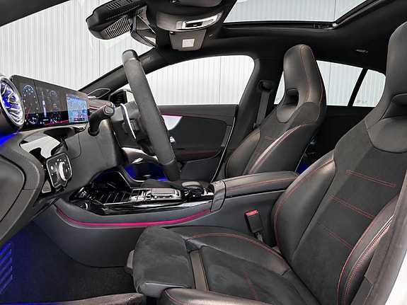 Mercedes-Benz CLA45 6 of 9