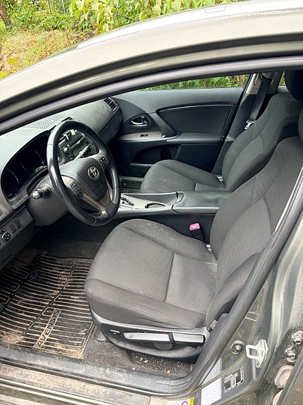 Toyota Avensis 4 of 7