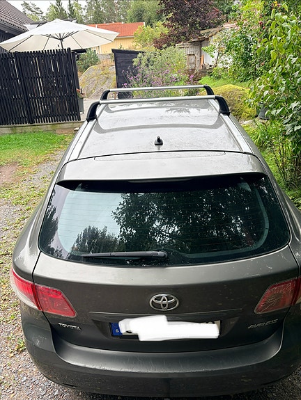 Toyota Avensis 2 of 7