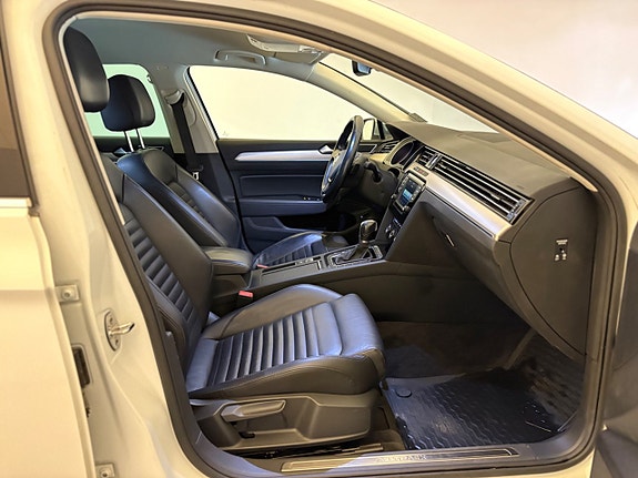 Volkswagen Passat Alltrack 6 of 15