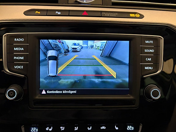Volkswagen Passat Alltrack 11 of 15