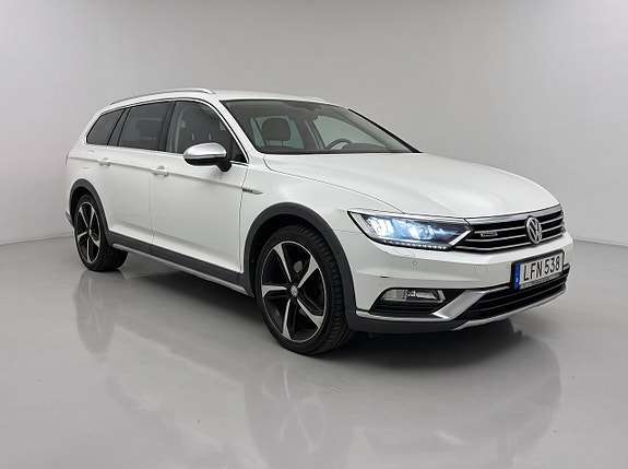 Volkswagen Passat Alltrack 2 of 5