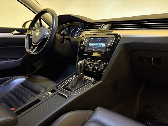 Volkswagen Passat Alltrack 7 of 15