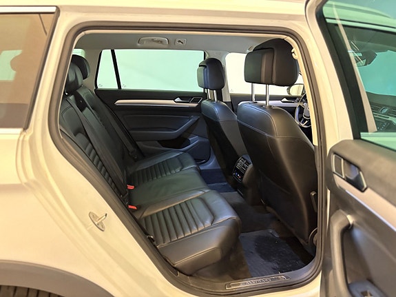 Volkswagen Passat Alltrack 8 of 15
