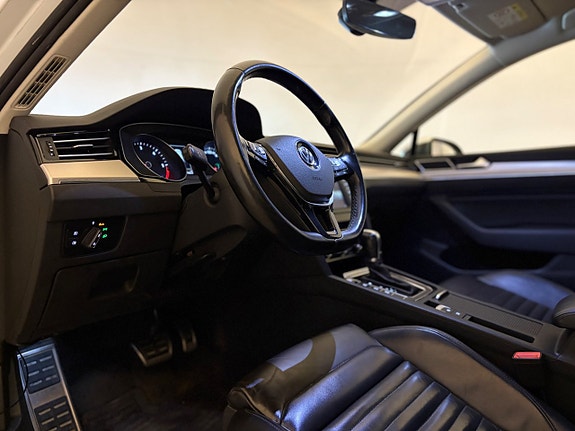 Volkswagen Passat Alltrack 9 of 15