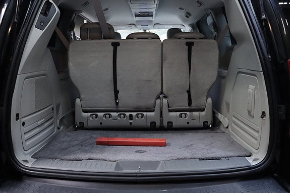 Chrysler Town & Country 18 of 28