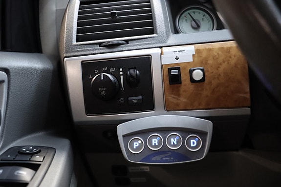 Chrysler Town & Country 26 of 28
