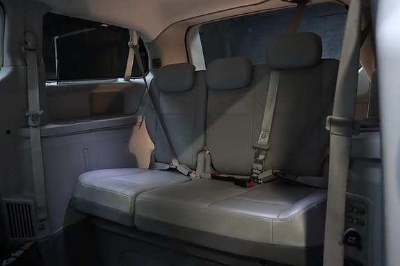 Chrysler Town & Country 13 of 28