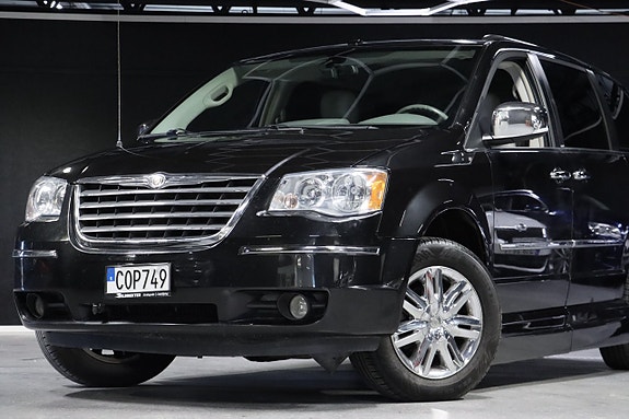 Chrysler Town & Country 4 of 28