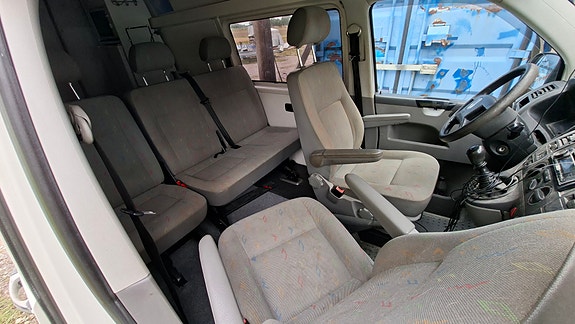 Volkswagen Caravelle 6 of 13