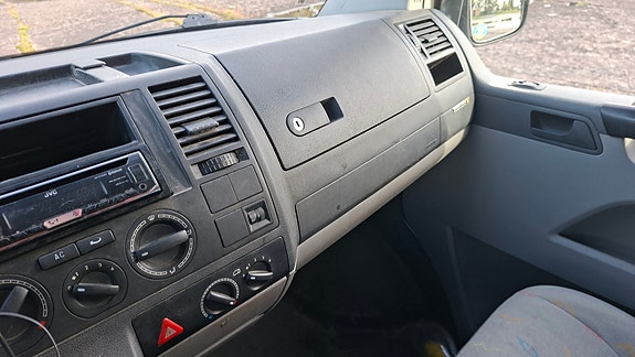 Volkswagen Caravelle 11 of 13
