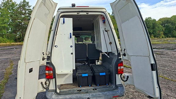 Volkswagen Caravelle 8 of 13