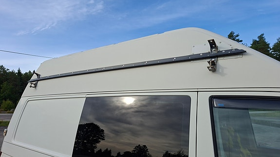 Volkswagen Caravelle 4 of 13