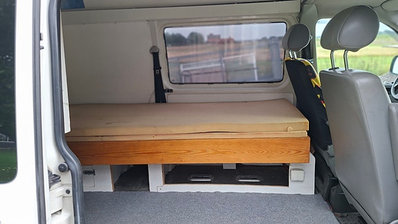 Volkswagen Caravelle 9 of 13